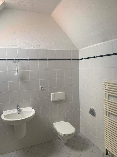 2-Zimmer-Dachgeschoss-Wohnung mit Stellplatz im Parkhaus in Büchenbach, David-Morgenstern-Weg - Photo 3
