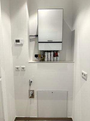 Abstellraum mit Waschmaschinenanschluss