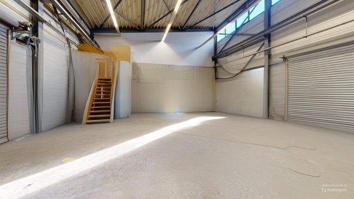 Buro-mit-Industiehalle-in-bester-Lage-und-Verkehrsanbindung-zur-Schweiz-Other-Defurnished 3