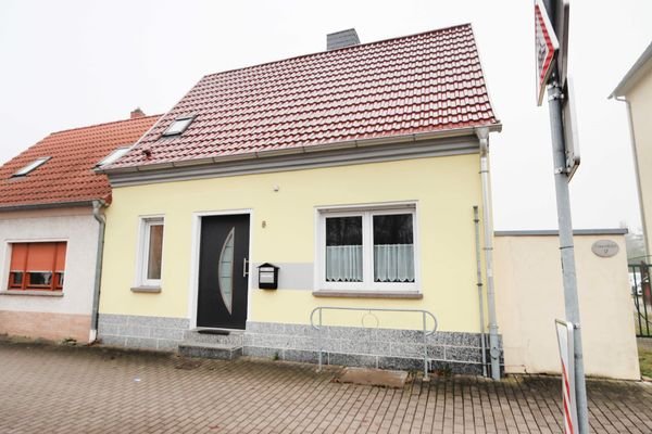 Haus straßenseitig rechts