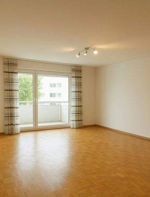 Wohnzimmer mit Parkett