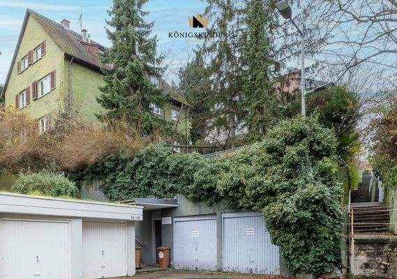 Haus Ansicht mit den 3 rechten Garagen