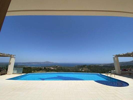 Luxusvilla zum Verkauf in Tsivaras mit Meerblick