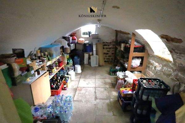 ...und daneben das Kellergewölbe...