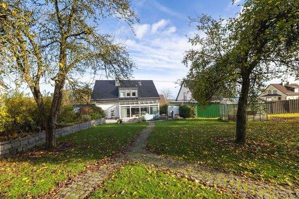 Grundstück mit Obstbäumen