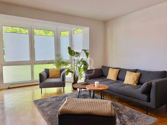 Gemütliches Wohnzimmer mit Erker