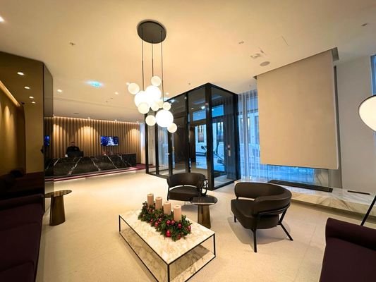 Lobby mit Concierge Service