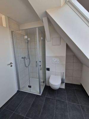 Bad 2 mit Dusche - Musterfoto