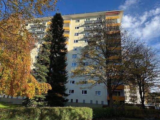 Rückansicht mit schöner Gartenanlage