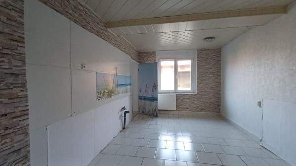 Küche mit Vorratskammer