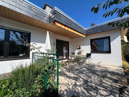 Rückansicht Haus mit Terrasse