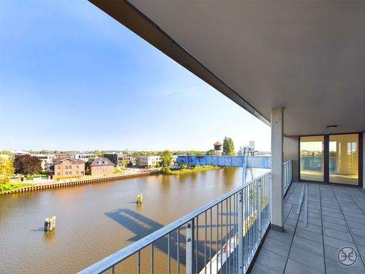 CAM02666G0-PR0034-STILL027