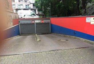 Ein- und Ausfahrt Aachener Straße 71