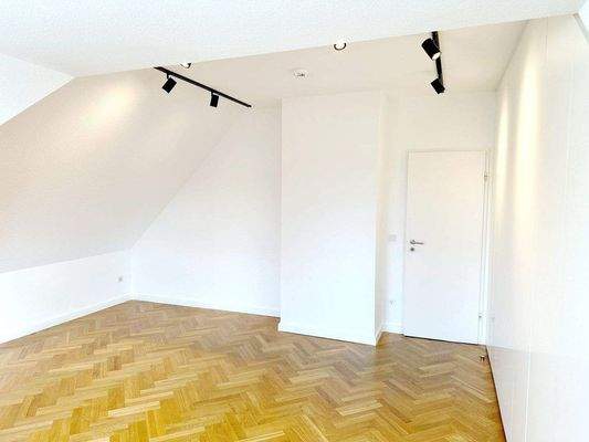 Kinderzimmer 2 mit großem Kleiderschrank 2