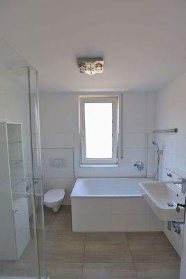 Dusch-, und Wannenbad NEU