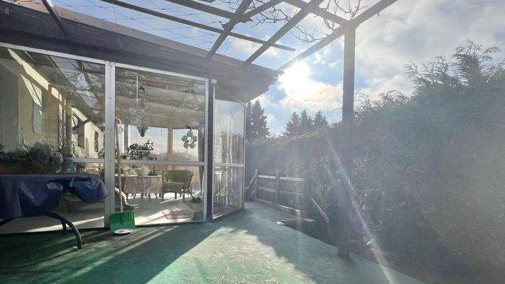 Terrasse mit Zugang zum Wintergarten