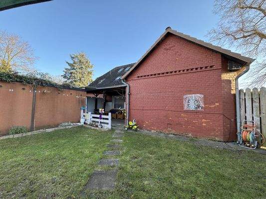 Gartenansicht zur Terrasse
