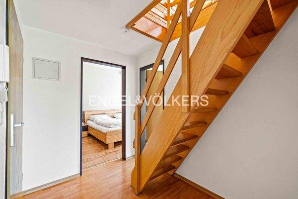 Diele mit Treppe in den Spitzboden