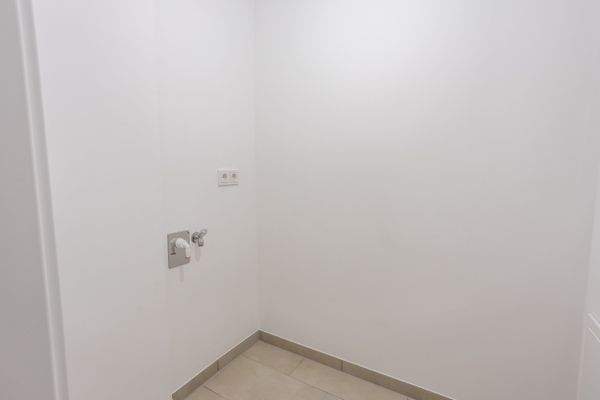 Abstellkammer mit Waschmaschinenanschluss