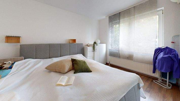 Geräumiges Schlafzimmer