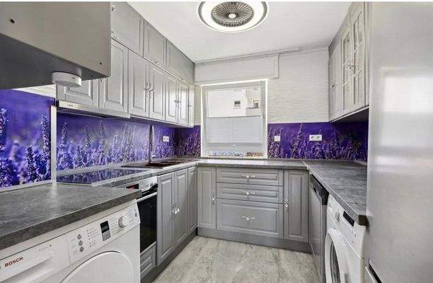 Küche mit E-Geräten