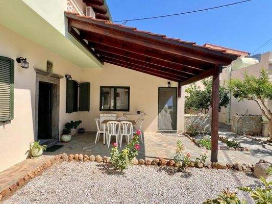 Kreta, Neapoli: Stadthaus mit Garten und Terrasse zu verkaufen