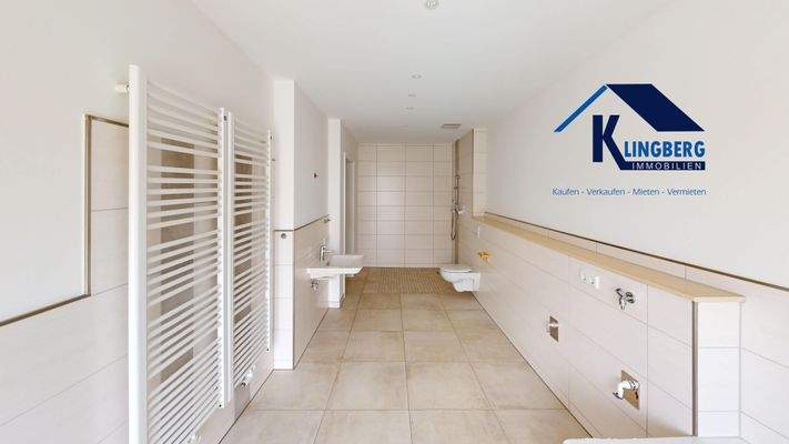 Tageslichtbad - mit begebarer Dusche und Badewanne