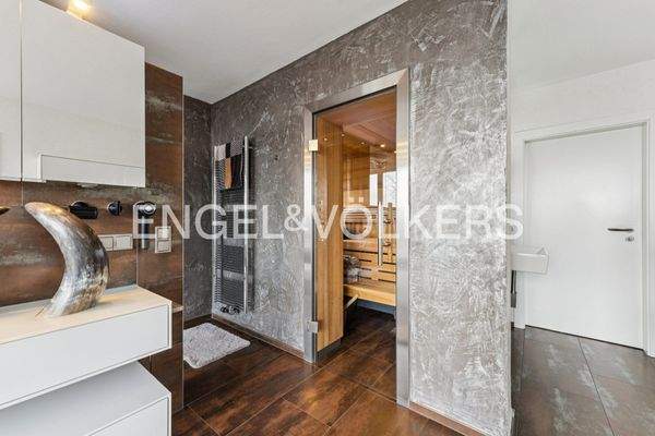 Bad en Suite mit Sauna und Freisitz OG