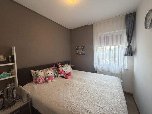 EG links Schlafzimmer