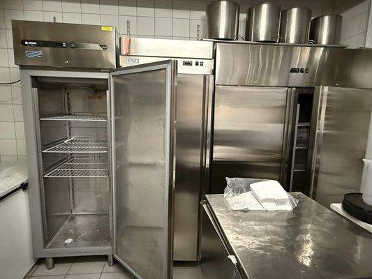 Küchenausstattung aus Edelstahl  (Mietereigentum)