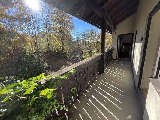 mit überdachten Süd-Balkon