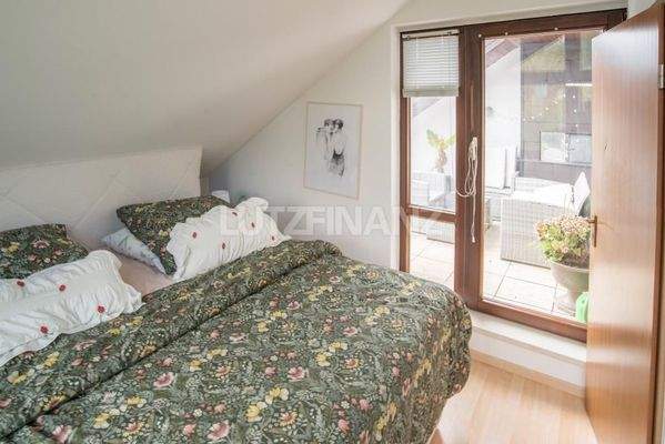 Schlafzimmer mit Zugang Balkon