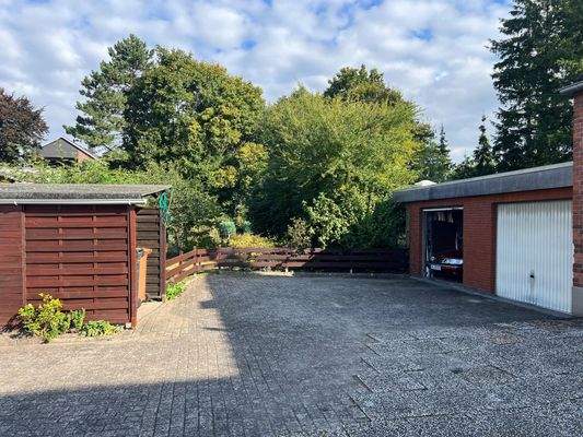 Blick vom Hof Richtung Garten 