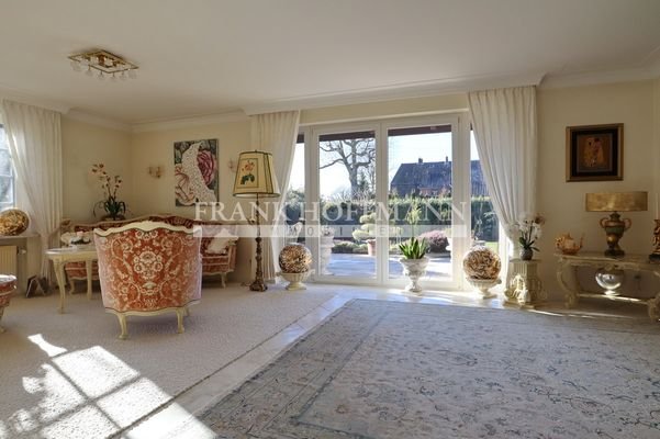 Wohnzimmer mit Terrassenzugang