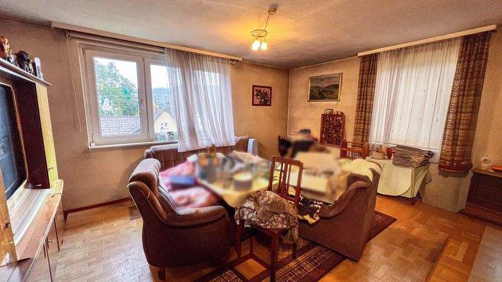 Wohnzimmer_KI-freigeräumt