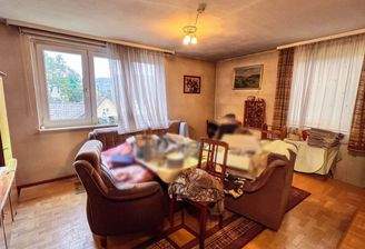 Wohnzimmer_KI-freigeräumt