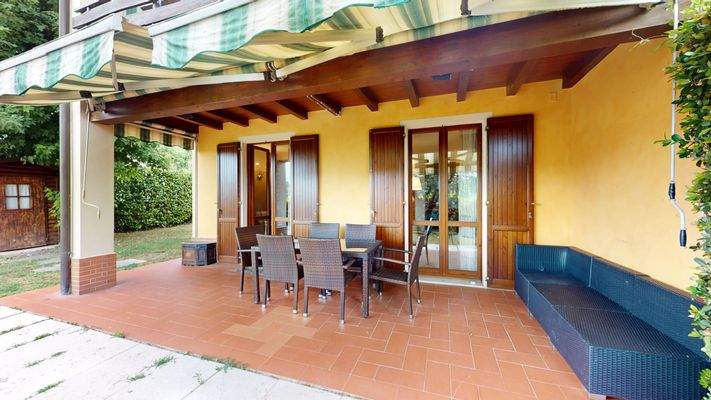 NA-072-9-Appartamento-arredato-con-corte-esclusiva