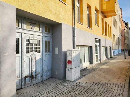 Hofeinfahrt und Hauseingang.jpg