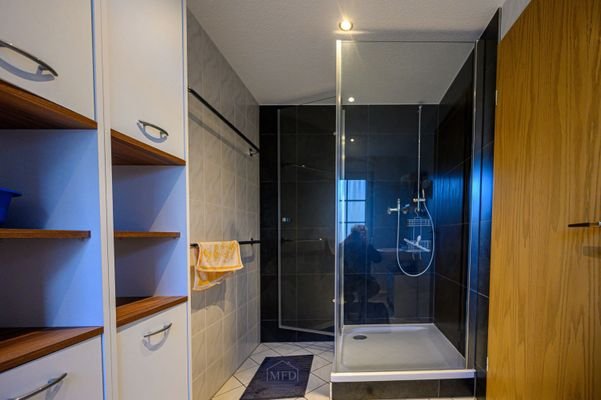 EG Bad Blick Dusche