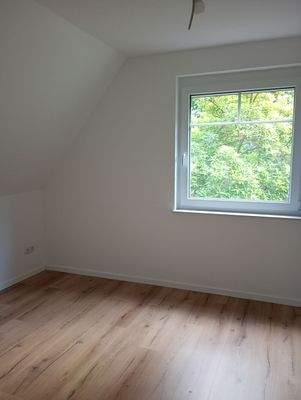 Schlafzimmer 2 OG.jpg