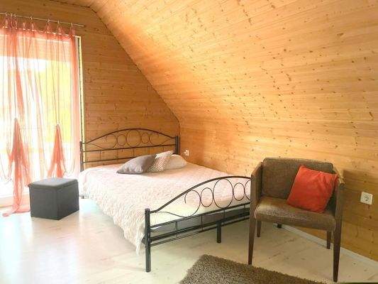 Schlafzimmer 2 mit Zugang zur Dachterrasse