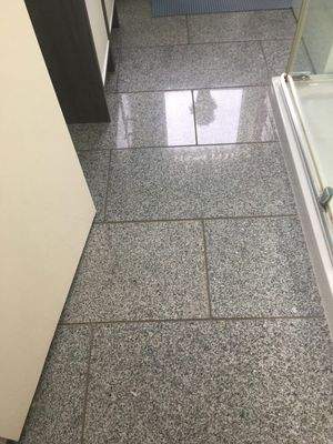 Bad- Granitfußboden