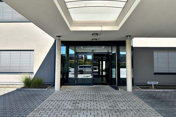 Eingang Bürogebäude