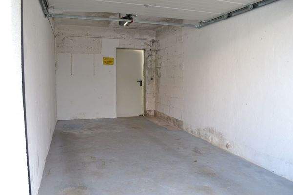 Gut anfahrbare Garage
