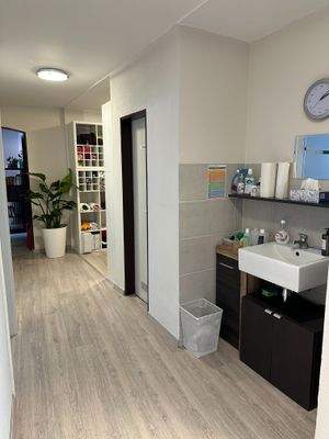 Flur mit Waschbecken