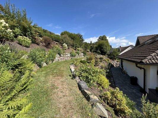 Sehr gepflegte Gartenteilansicht