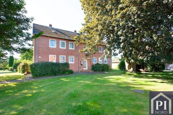 Vordere Hausansicht (linkes MFH)