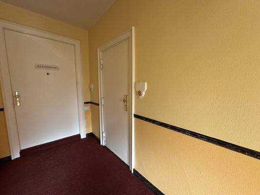 Ansicht Wohnungszugang Treppenhaus DG