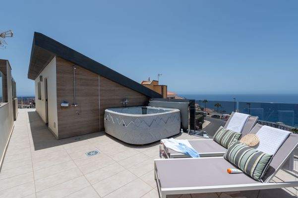 Terrasse mit Whirlpool und kl. Einliegerwohnung 