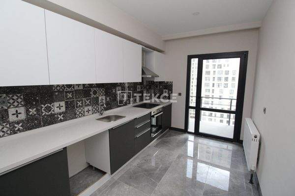 Apartments 100 Meters from the E-5 Highway in Esenyurt